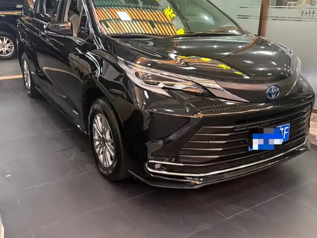 Toyota Sienna — фото 10