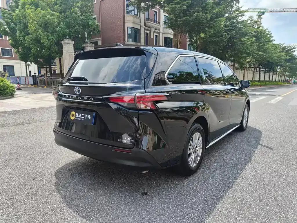 Toyota Sienna — фото 5