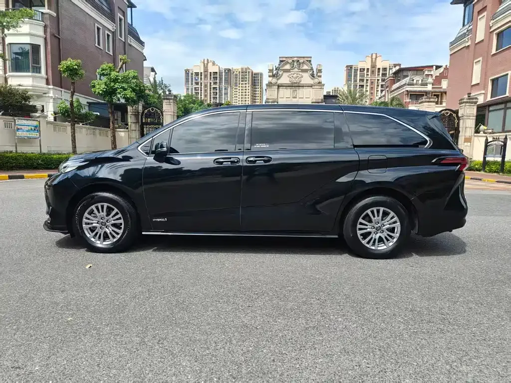Toyota Sienna — фото 6