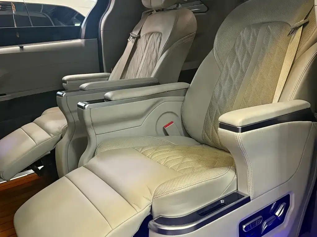 Toyota Sienna — фото 7
