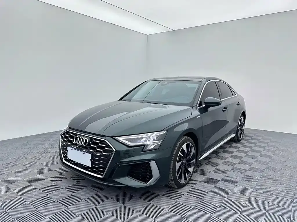 Audi A3 — фото 1