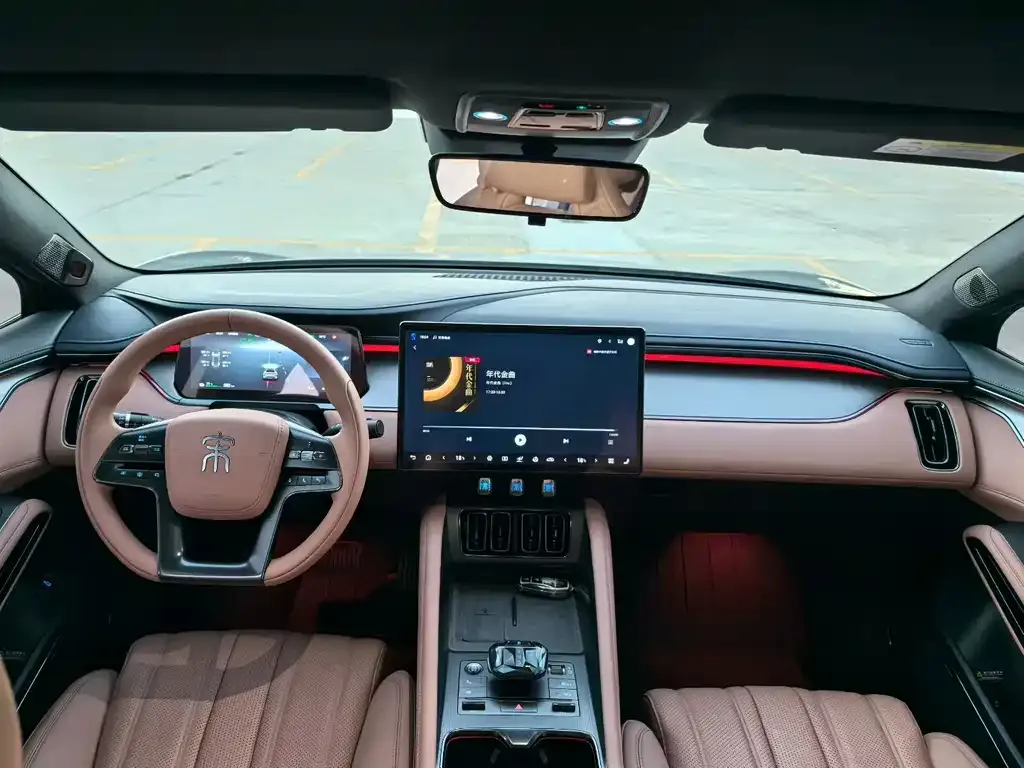 BYD L EV — фото 3
