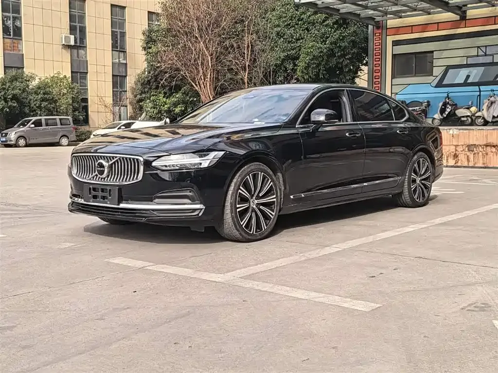 Volvo S90 — фото 1