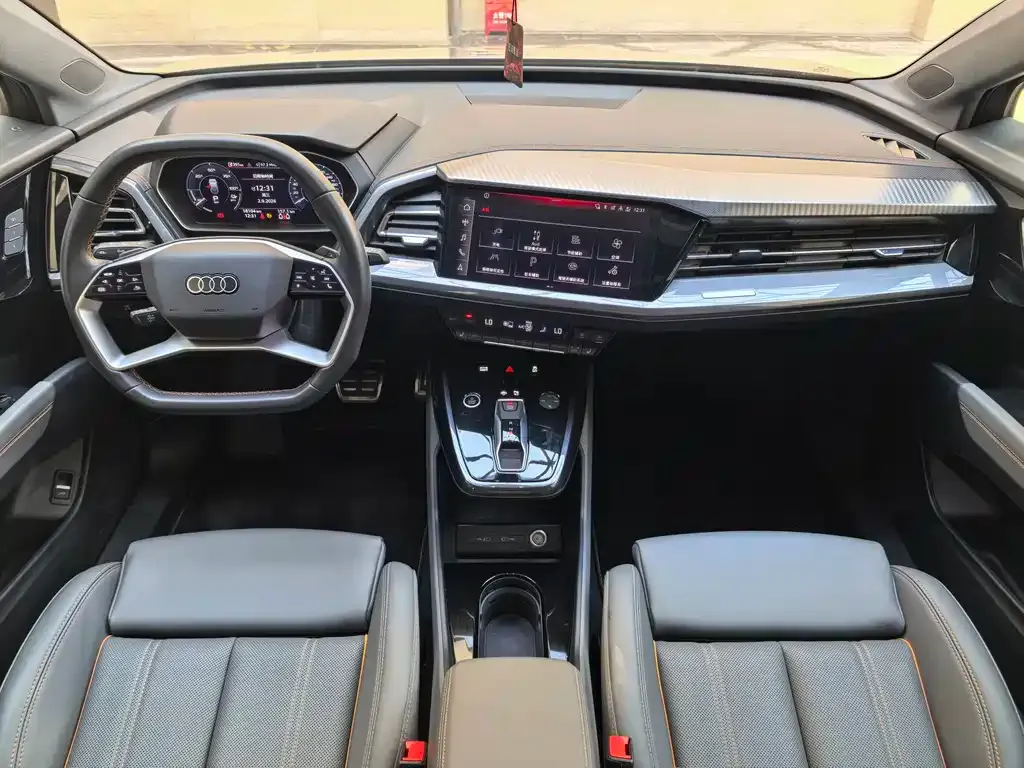 Audi Q4 e-tron — фото 10