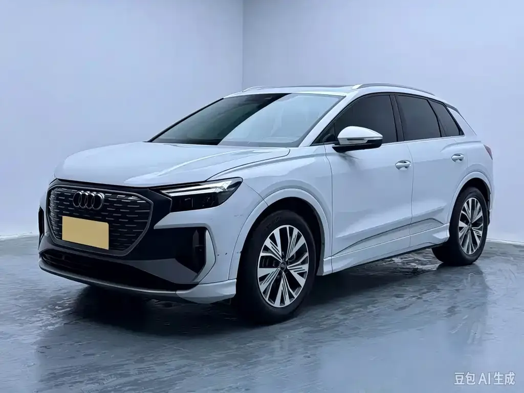 Audi Q4 e-tron — фото 1