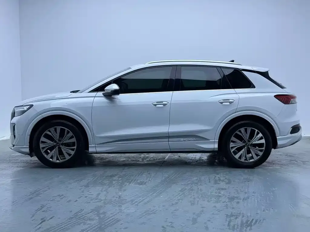 Audi Q4 e-tron — фото 8