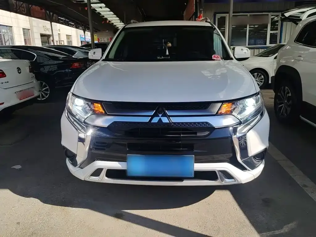 Mitsubishi Outlander — фото 4
