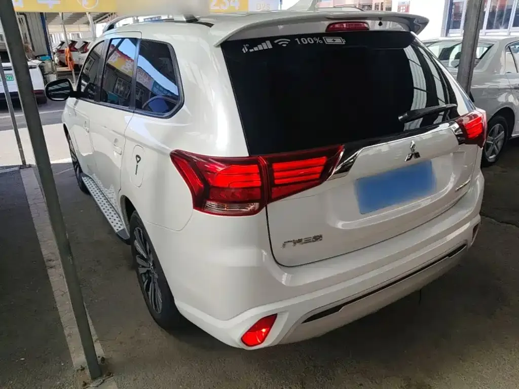 Mitsubishi Outlander — фото 9