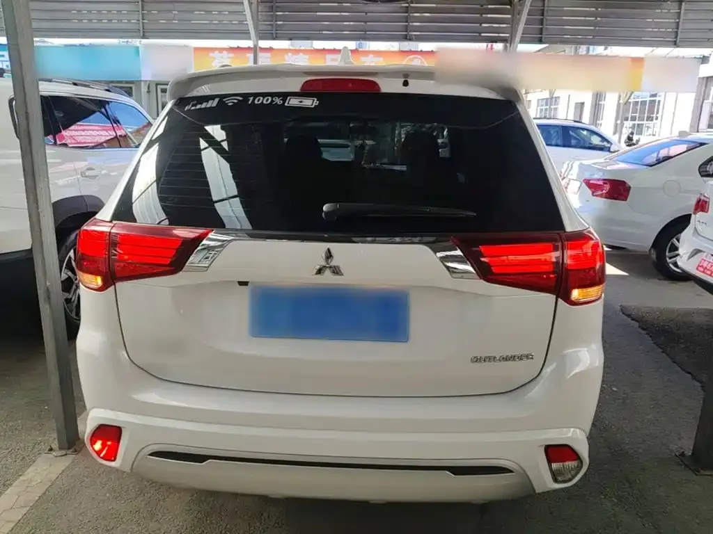 Mitsubishi Outlander — фото 8