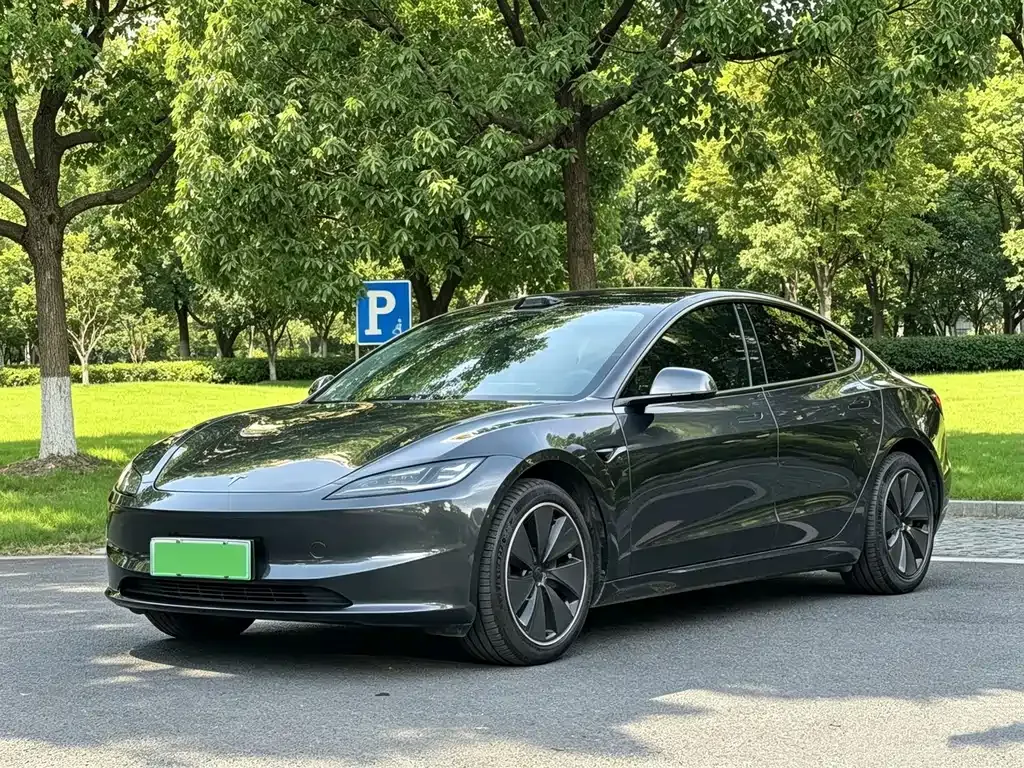 Tesla Model 3 — фото 1