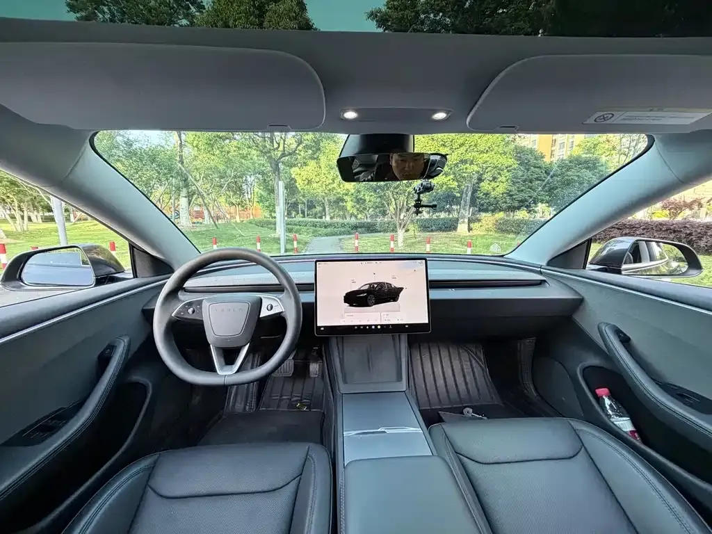 Tesla Model 3 — фото 2