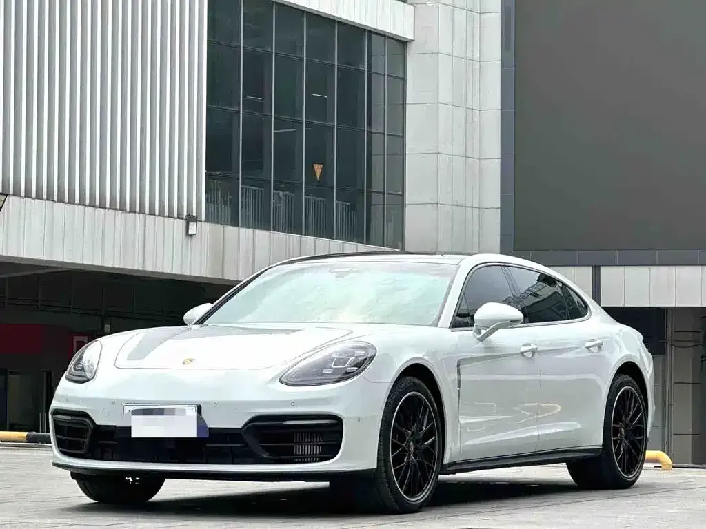 Porsche Panamera — фото 1