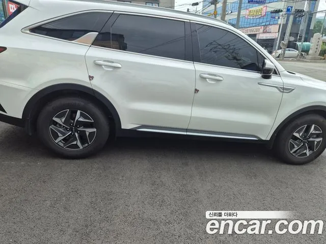 Kia Sorento — фото 8