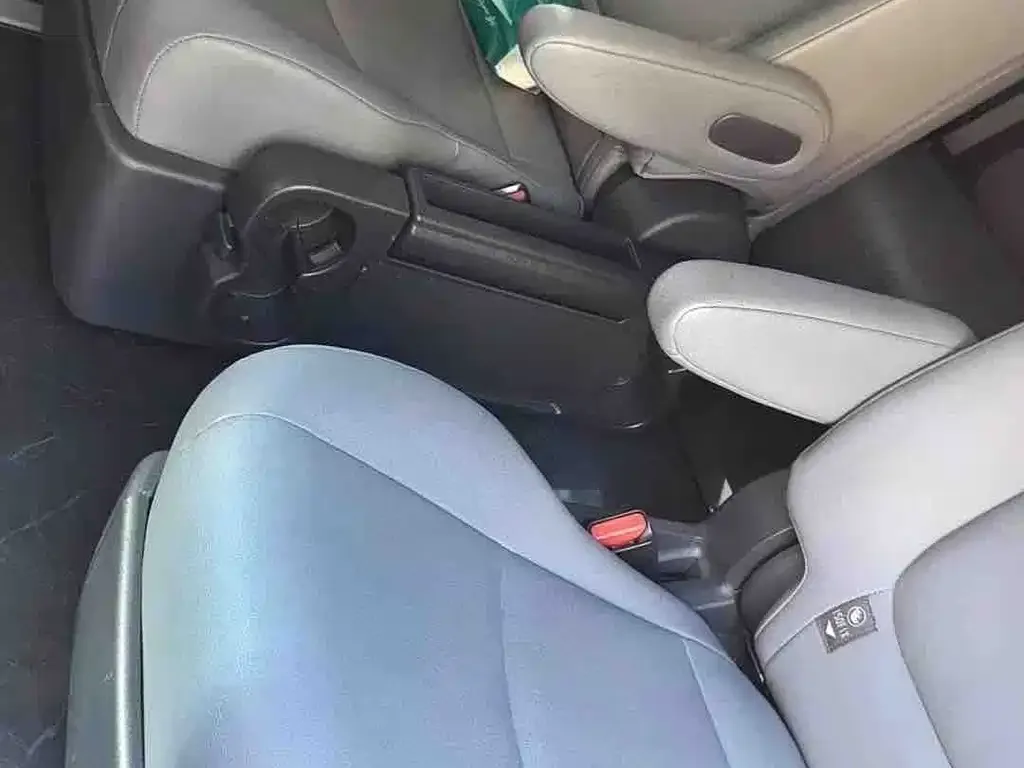Toyota Granvia — фото 2
