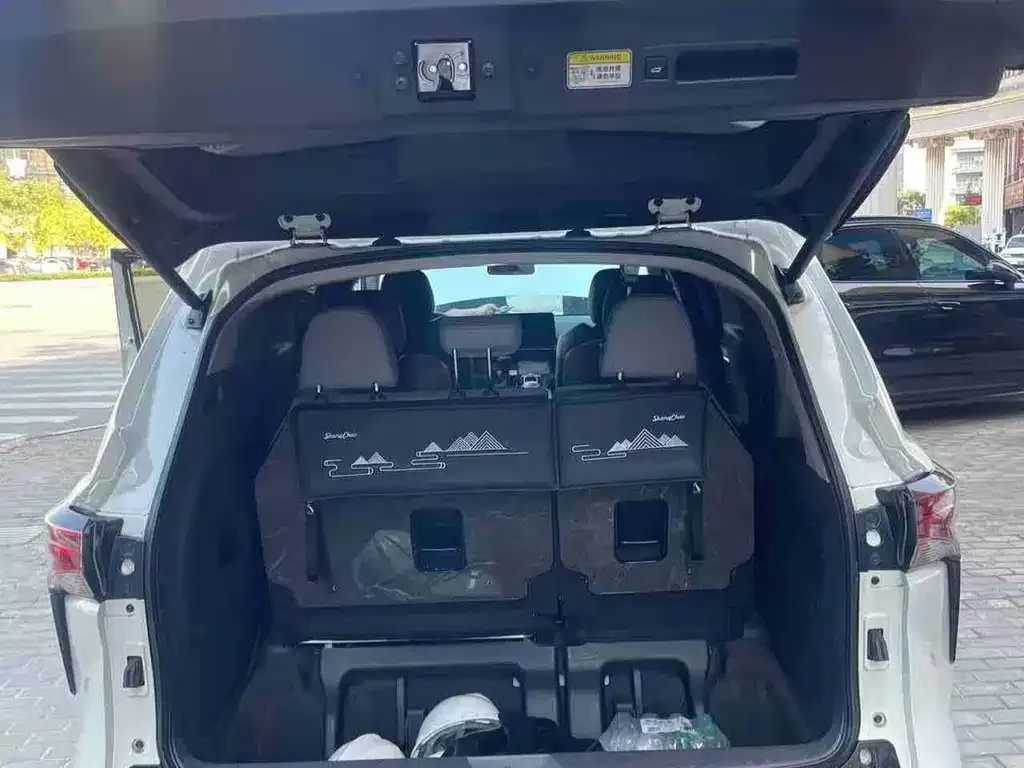 Toyota Granvia — фото 5