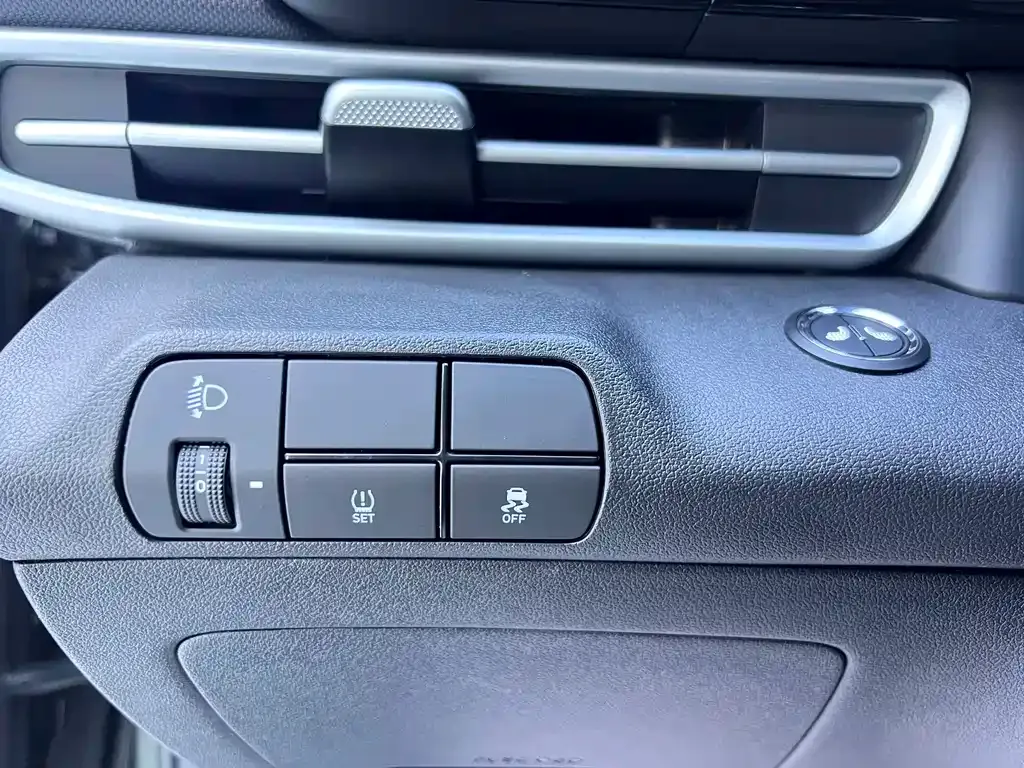 Hyundai Elantra — фото 7