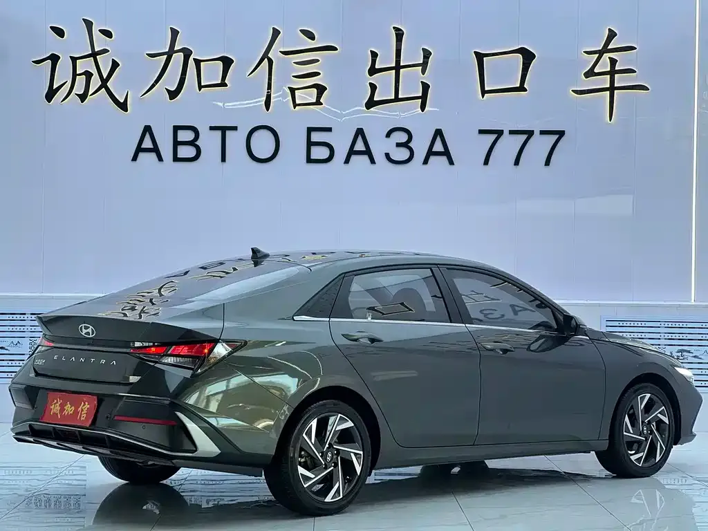 Hyundai Elantra — фото 9
