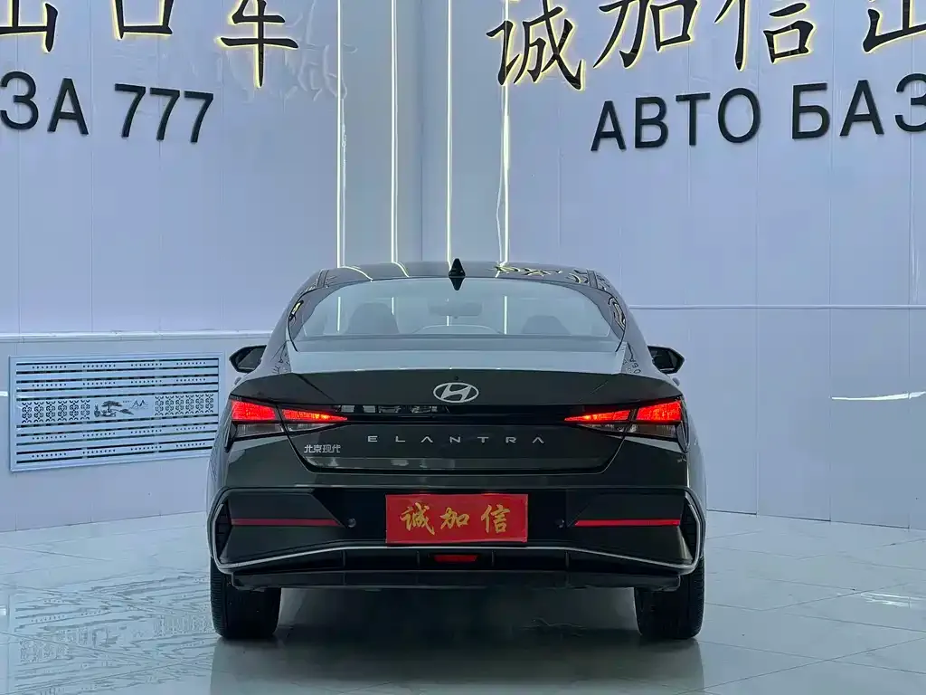 Hyundai Elantra — фото 4