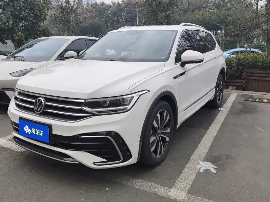 Volkswagen Tiguan L — фото 1