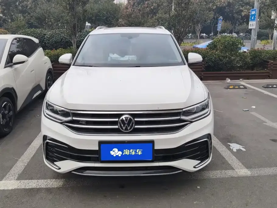 Volkswagen Tiguan L — фото 10