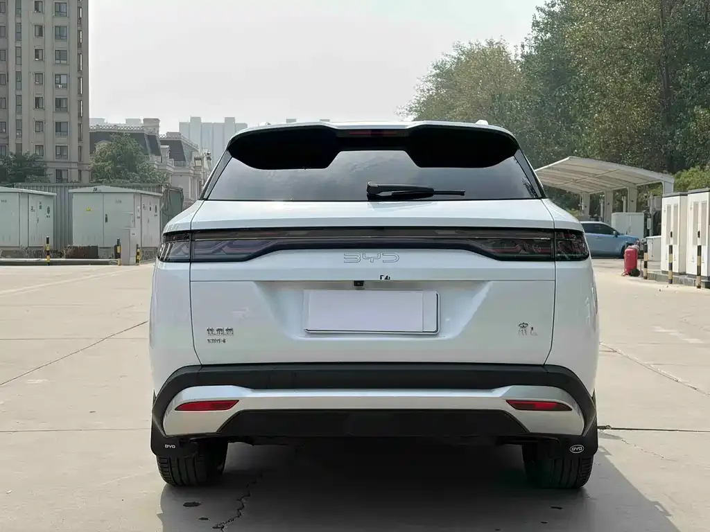 BYD L DM-i — фото 9