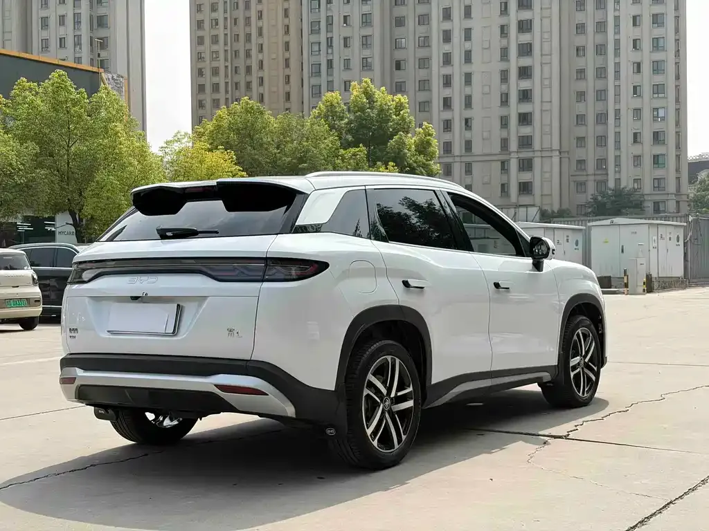 BYD L DM-i — фото 8