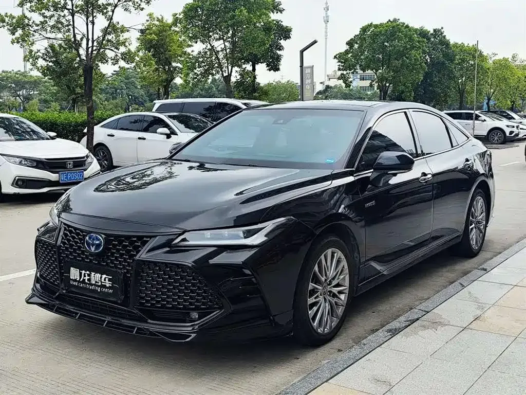 Toyota Avalon — фото 1