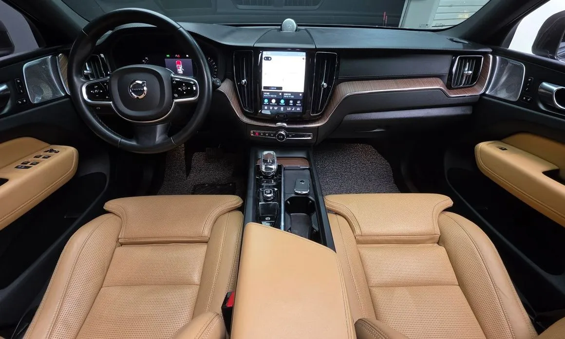Volvo XC60 — фото 10