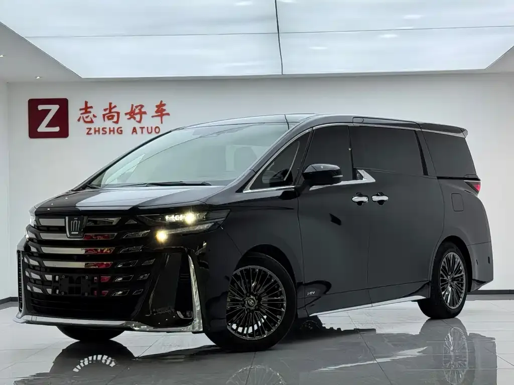 Toyota Vellfire — фото 1