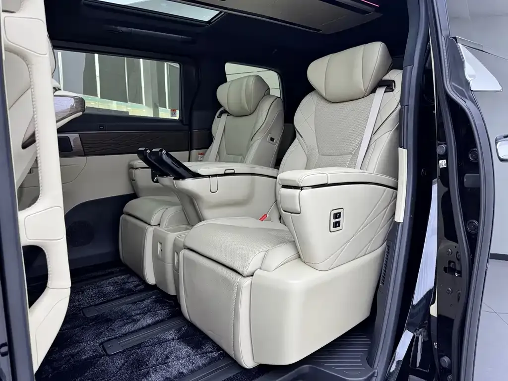 Toyota Vellfire — фото 7