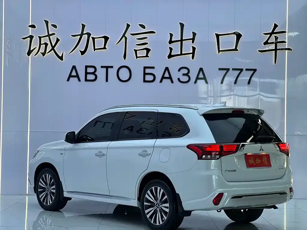 Mitsubishi Outlander — фото 5