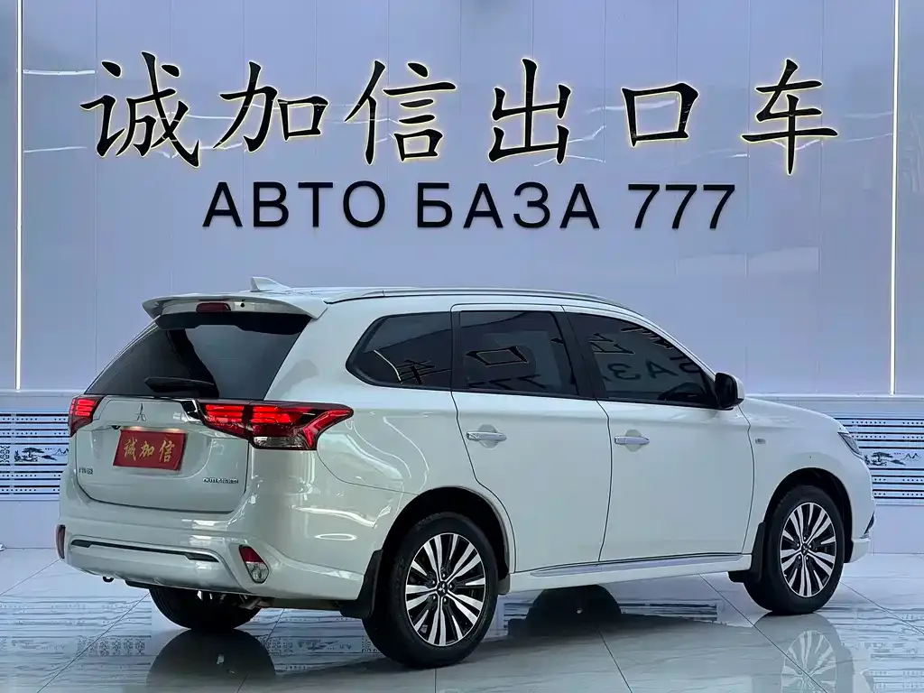 Mitsubishi Outlander — фото 9