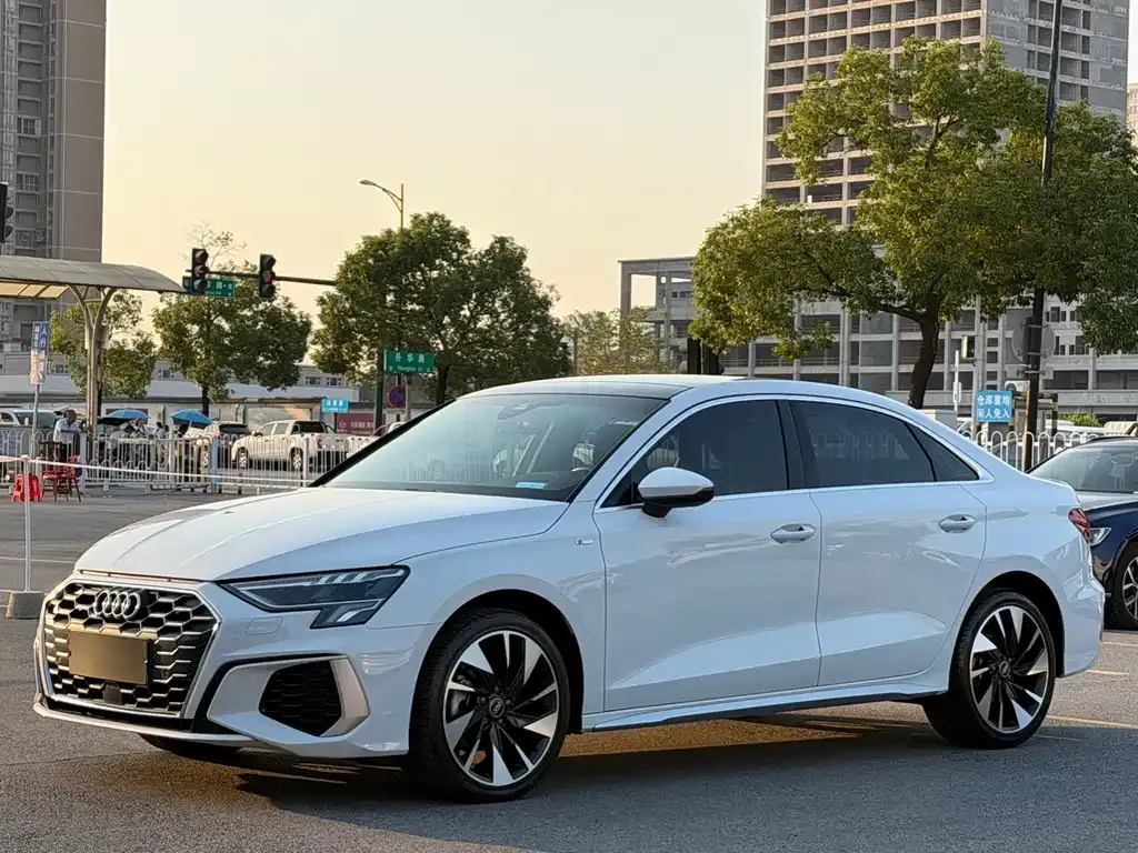 Audi A3 — фото 1