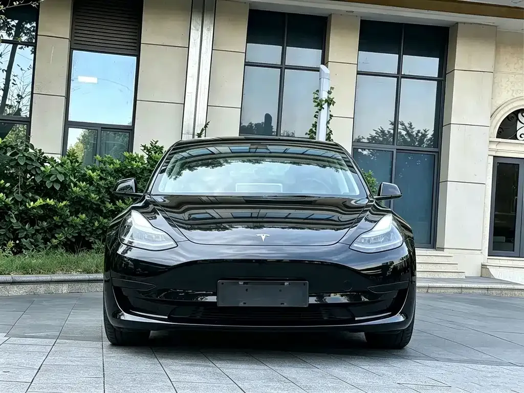 Tesla Model 3 — фото 5