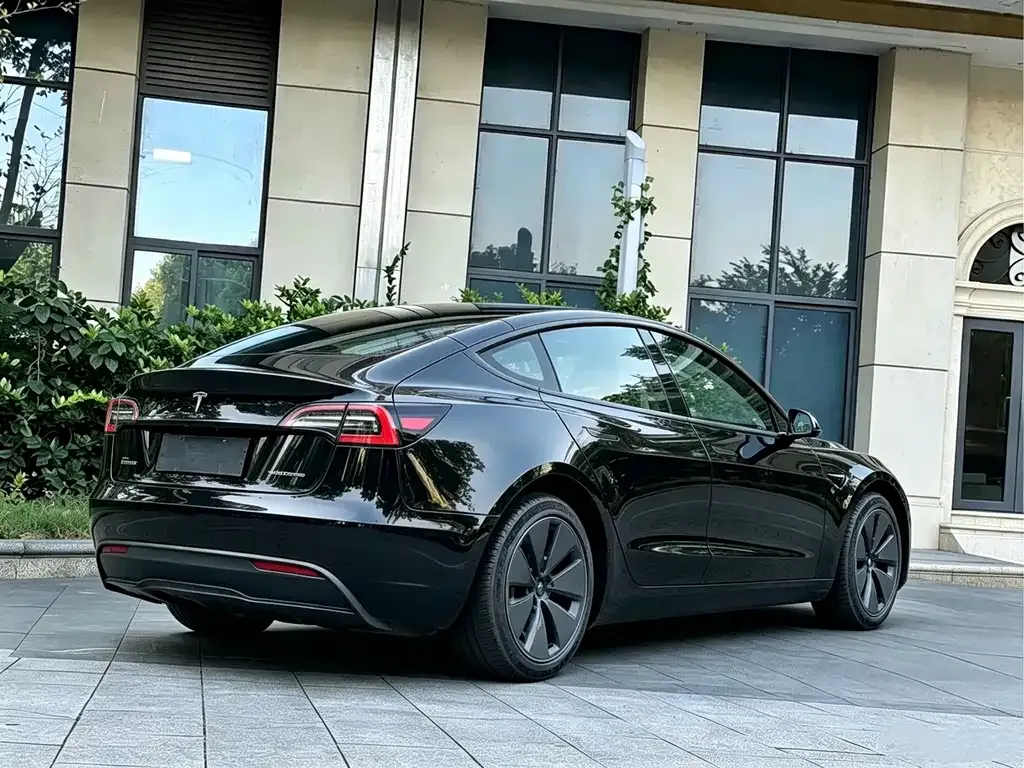 Tesla Model 3 — фото 3