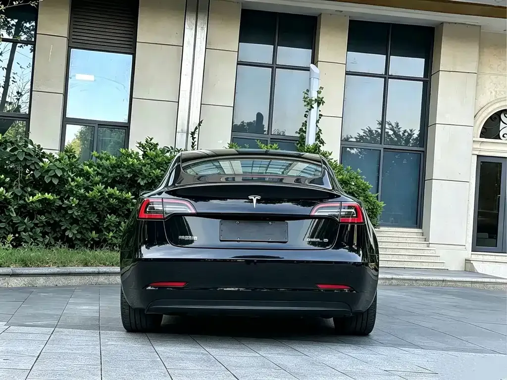 Tesla Model 3 — фото 8