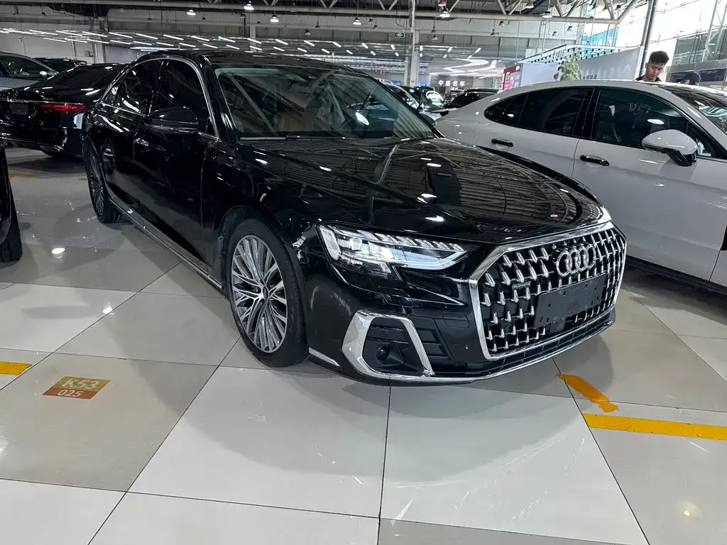 Audi A8 — фото 7