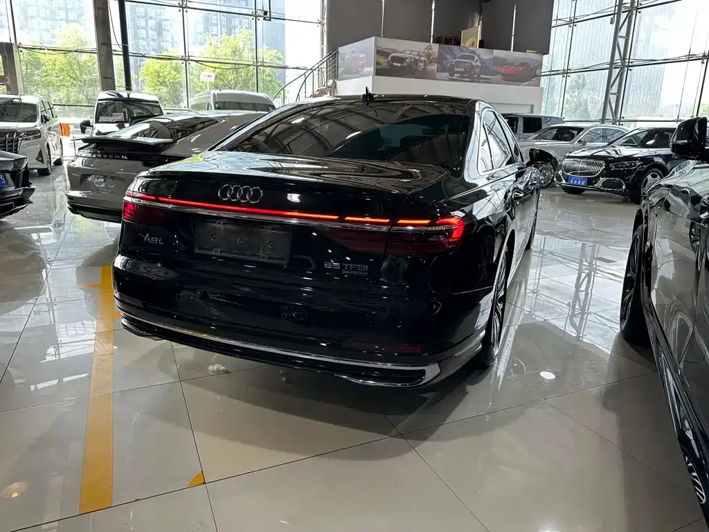 Audi A8 — фото 10