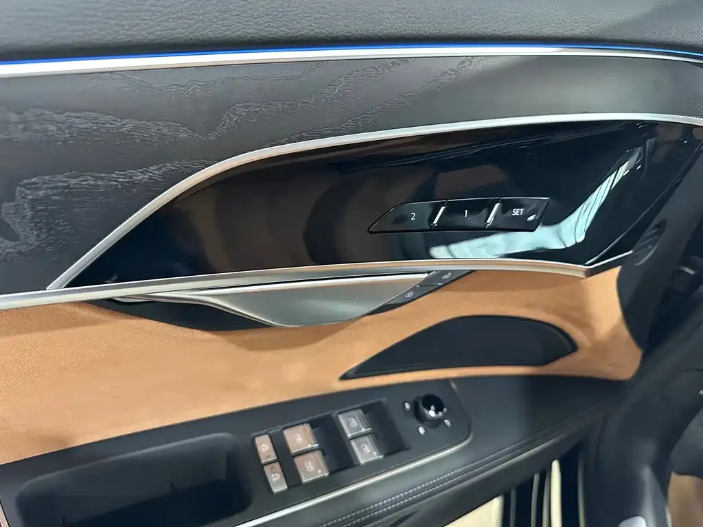 Audi A8 — фото 3