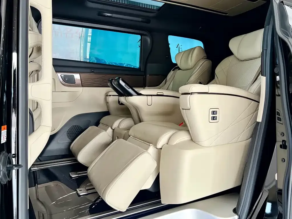 Toyota Alphard — фото 2