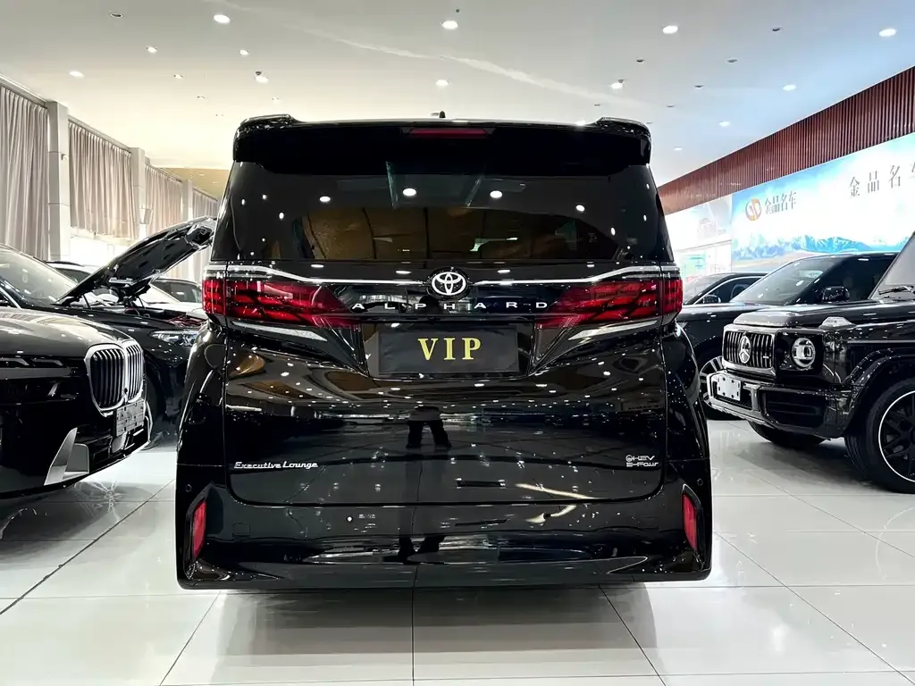 Toyota Alphard — фото 3