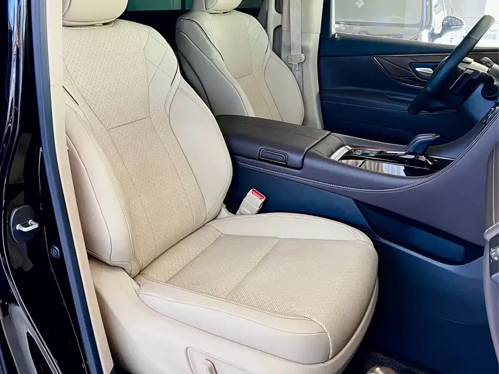 Toyota Alphard — фото 5