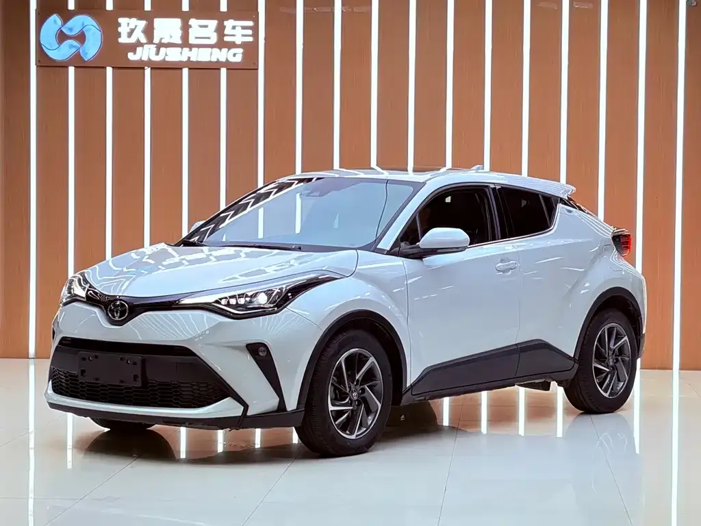 Toyota C-HR — фото 1