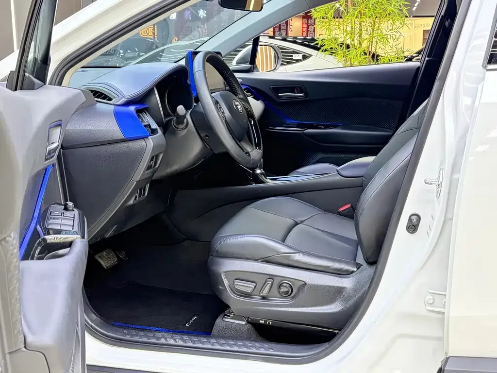 Toyota C-HR — фото 6