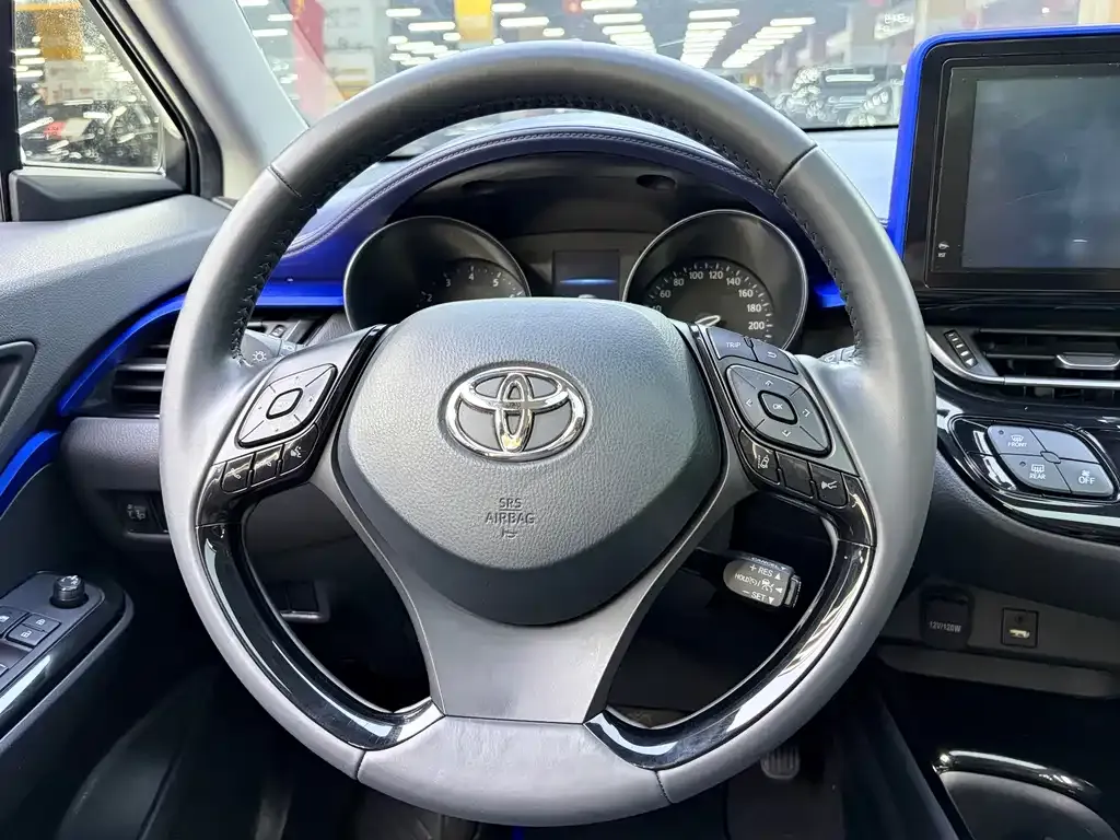 Toyota C-HR — фото 9