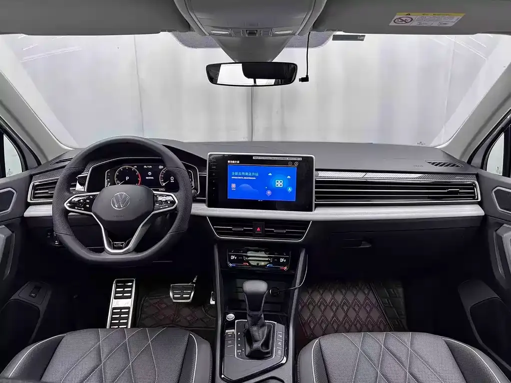 Volkswagen Tiguan L — фото 9