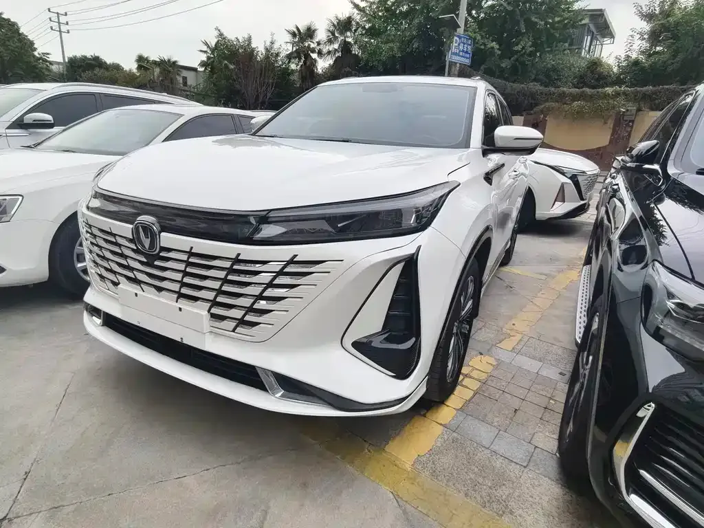 Changan CS75 PLUS — фото 1