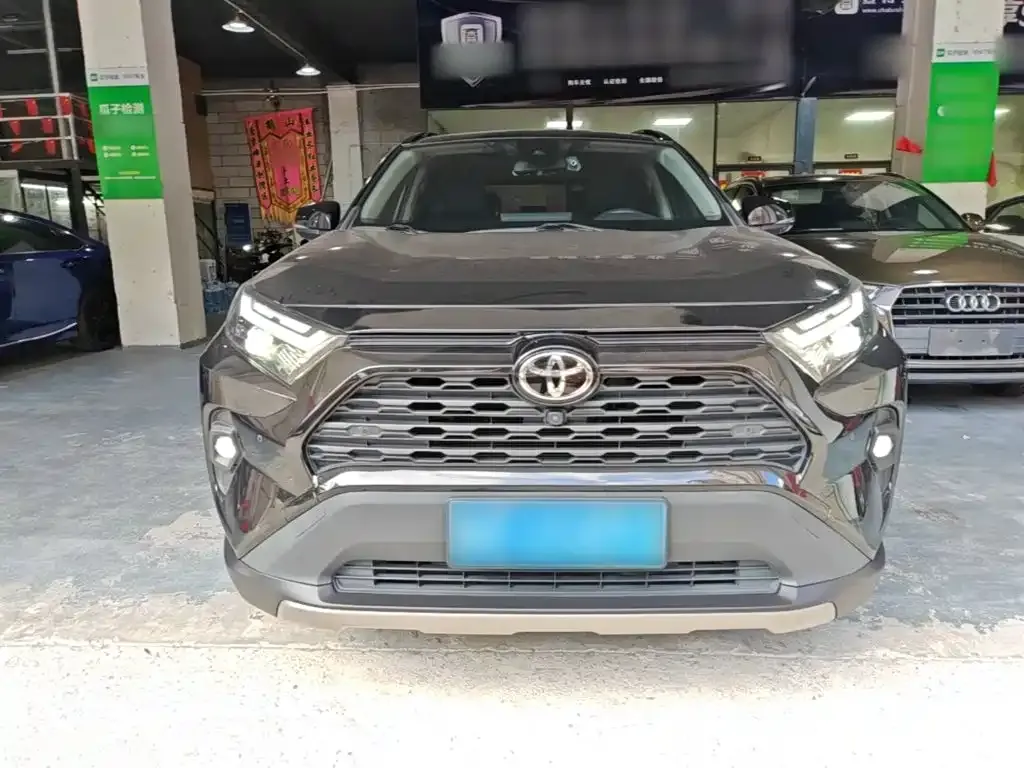 Toyota RAV4 — фото 9