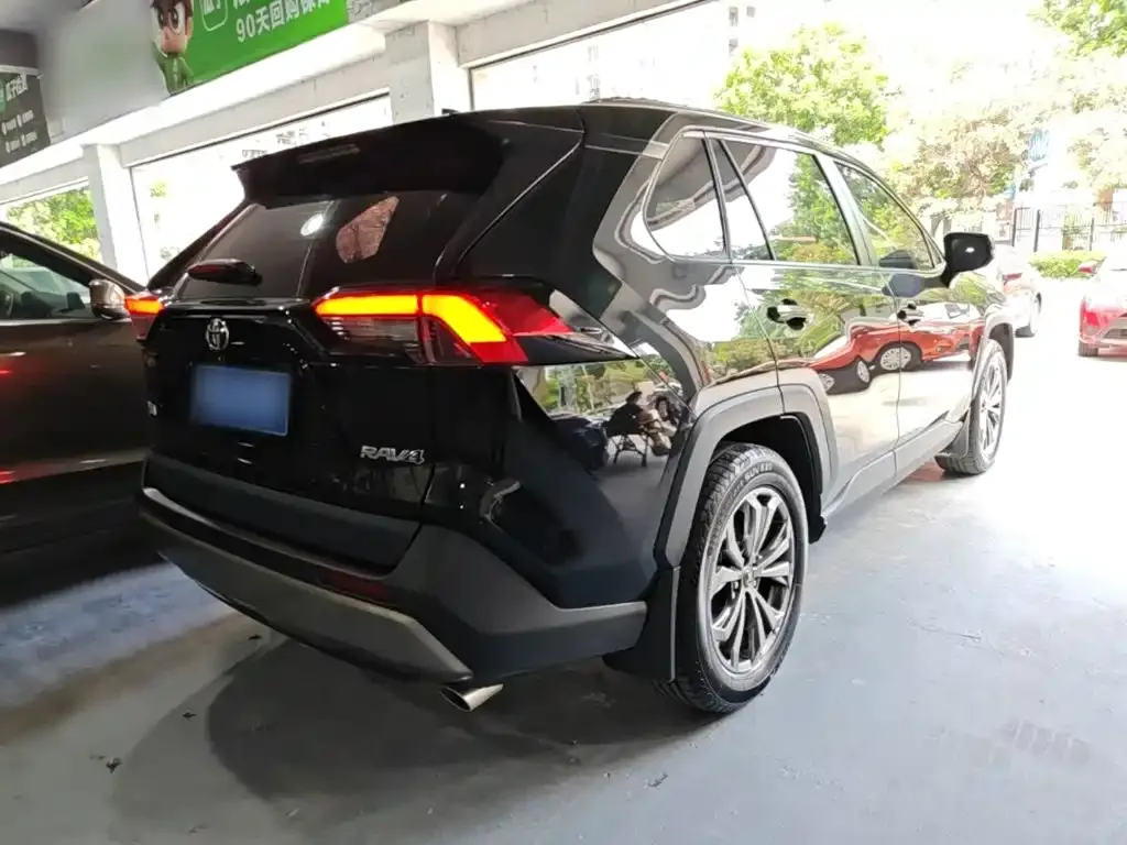 Toyota RAV4 — фото 6