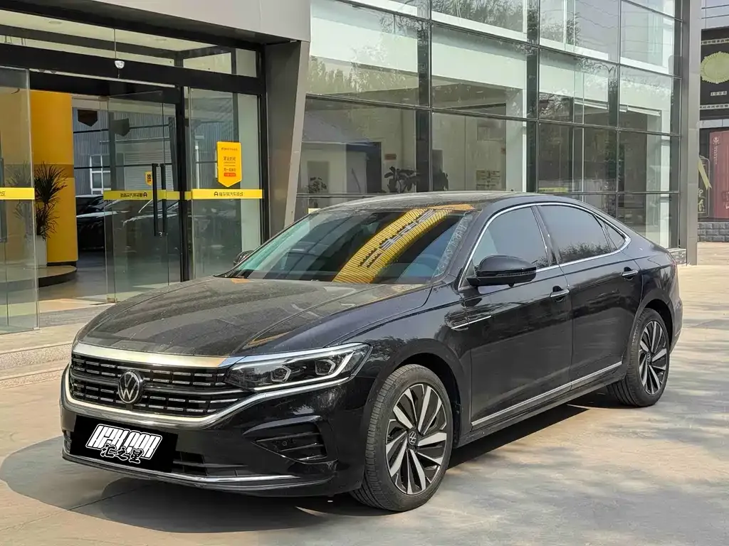 Volkswagen Passat — фото 1